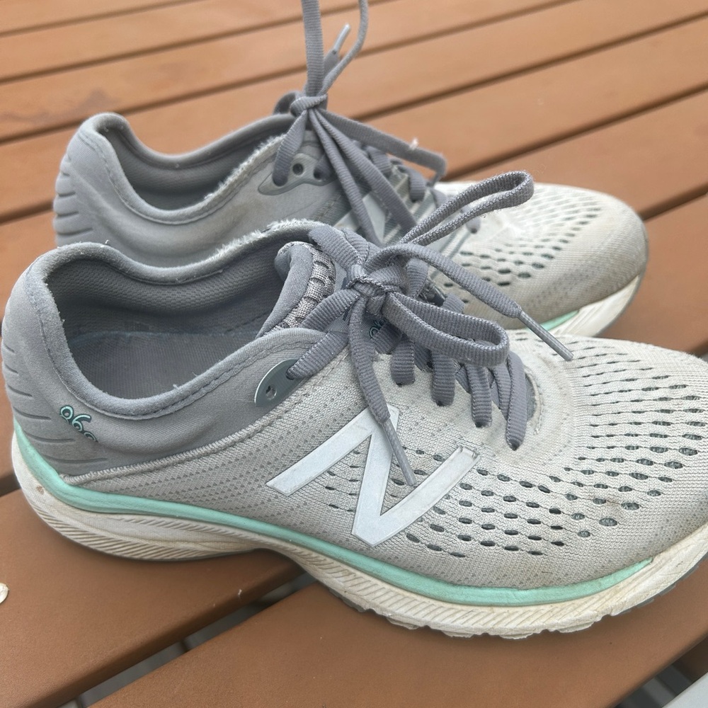 New Balance 860 v10 - Size 6.5, Width is “wide”